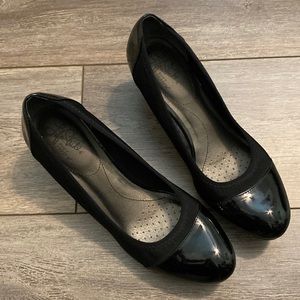 Life stride wedge dress shoe